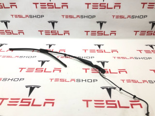 щеткодержатель (поводок стеклоочистителя, дворник) Tesla Model 3 1 поколение 2022, 1076726-00-E, 1621685-00-A
