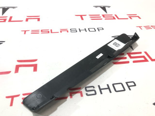 Заглушка салазки сиденья Tesla Model X 1 поколение 2018, 1066623-00-A