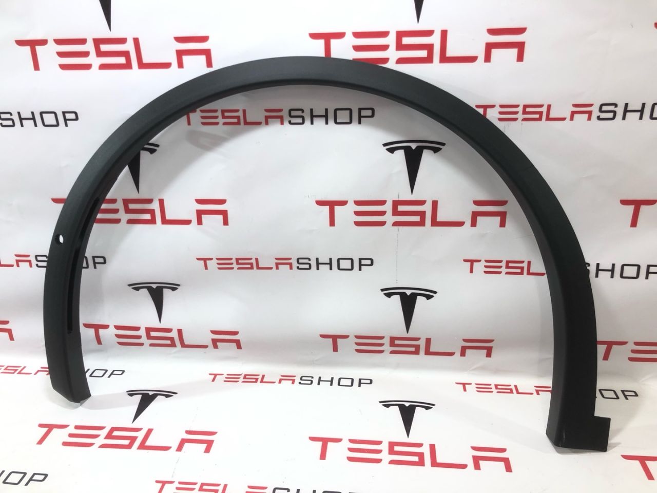 накладка колесной арки передний левый Tesla Model X 1 поколение 2019, 1035288-00-M, 1034429-00-N, 1078207-00-I - фото №1