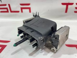 Крышка-фиксатор Tesla Model S 1 поколение 2015, 1056505-00-E, 100918100A, 1003915-10-F, 1003311-00-B