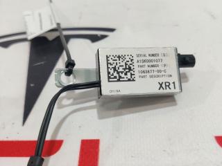 Антенна усилитель AM/FM Tesla Model X 1 поколение 2016, 1063877-00-C