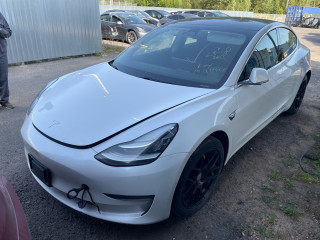 Tesla Model 3 1 поколение