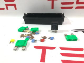 блок предохранителей Tesla Model S 1 поколение (2012 - 2016), 1031236-81-E, DG82-7011-76-1012