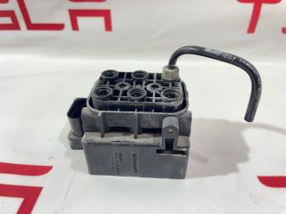 блок клапанов пневмоподвески Tesla Model S 1 поколение 2015, 6006406-00-A, 1457645-00-A