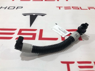 Патрубок системы охлаждения основной батареи Tesla Model Y 1 поколение 2020, 1521563-00-A