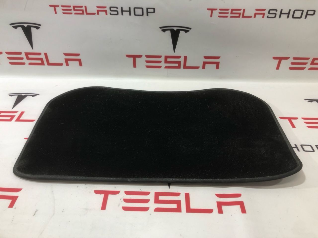 Ковровое покрытие бокса подкапотного Tesla Model 3 1 поколение 2022, 1526738-00-B, 1526739-00-B - фото №1