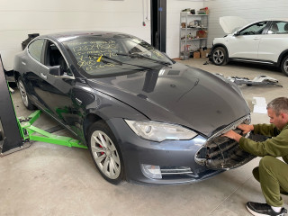 Tesla Model S 1 поколение