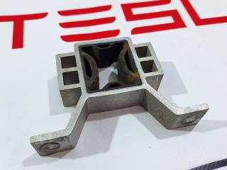 Кронштейн крепления корпуса радиаторов Tesla Model S 1 поколение [2-й рестайлинг] (2021 - 2025), 1615669-00-A