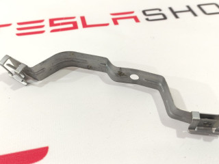 кронштейн крепления подкрылка переднего левого Tesla Model 3 1 поколение 2022, 1104540-00-B