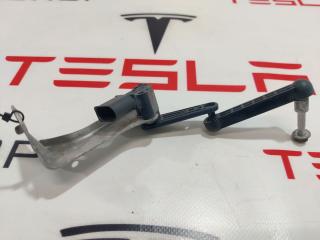 Датчик уровня пневмоподвески Tesla Model X 1 поколение 2016, 1027971-00-A, 6006523-00-B