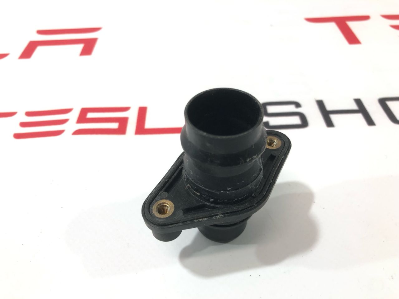 Штуцер Tesla Model Y 1 поколение 2020, 1505074-00-A - фото №1