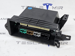 блок управления (другие) Tesla Model X 1 поколение 2018, 1034215-00, 1033174-00, 1047042-00, 1047043-00, 1058359-00, 1072447-00