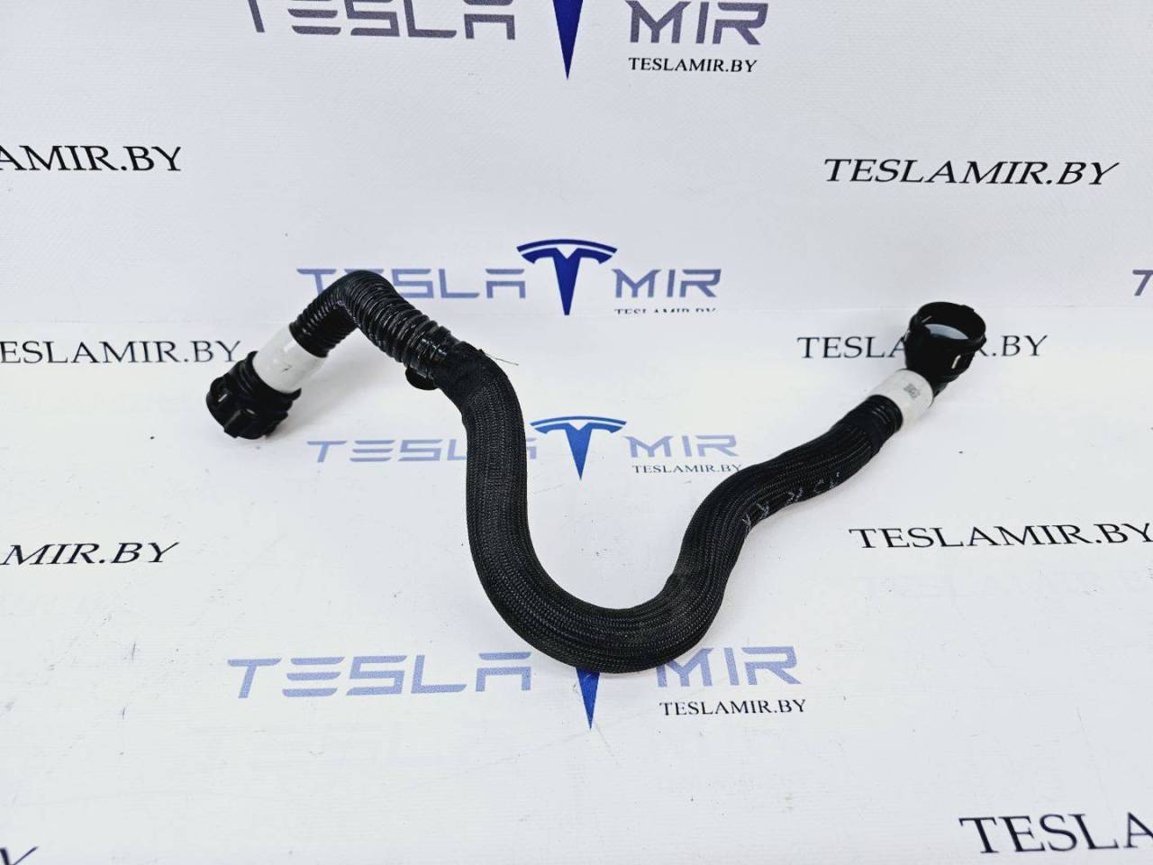 Шланг системы охлаждения заднего мотора Tesla Model 3 1 поколение 2023, 1077594-00 - фото №1