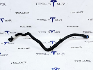 Патрубок системы охлаждения пластиковый передний Tesla Model 3 1 поколение 2022, 1504721-00