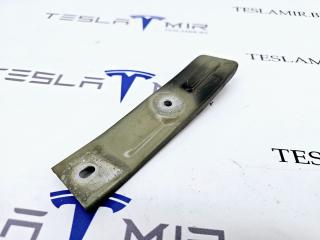 крепление ( кронштейн ) крыла Tesla Model S 1 поколение [рестайлинг] 2017, 6009029-S0