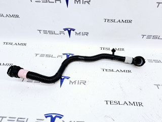 Патрубок системы охлаждения пластиковый передний Tesla Model Y 1 поколение 2022, 1501325-00
