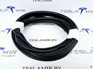 Уплотнитель резиновый бокса капота (корыта) Tesla Model 3 1 поколение 2019, 1090492-00