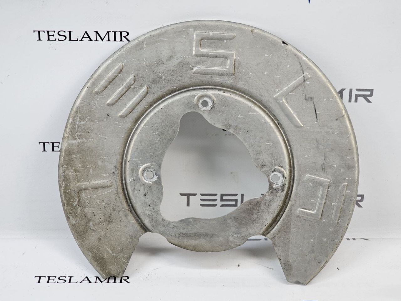 защитный кожух тормозного механизма Tesla Model 3 1 поколение 2022, 1044666-00 - фото №1