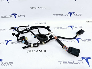 Электропроводка панели радиаторов (телевизора) Tesla Model 3 1 поколение 2022, 2567961-03