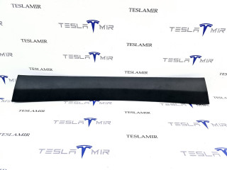 накладка двери (крышки) багажника Tesla Model X 1 поколение 2018, 1037906-00, 1037907-00