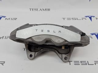 суппорт передний правый Tesla Model 3 1 поколение 2023, 1044622-00
