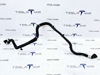 Шланг системы охлаждения заднего мотора Tesla Model Y 1 поколение 2022, 1077595-00