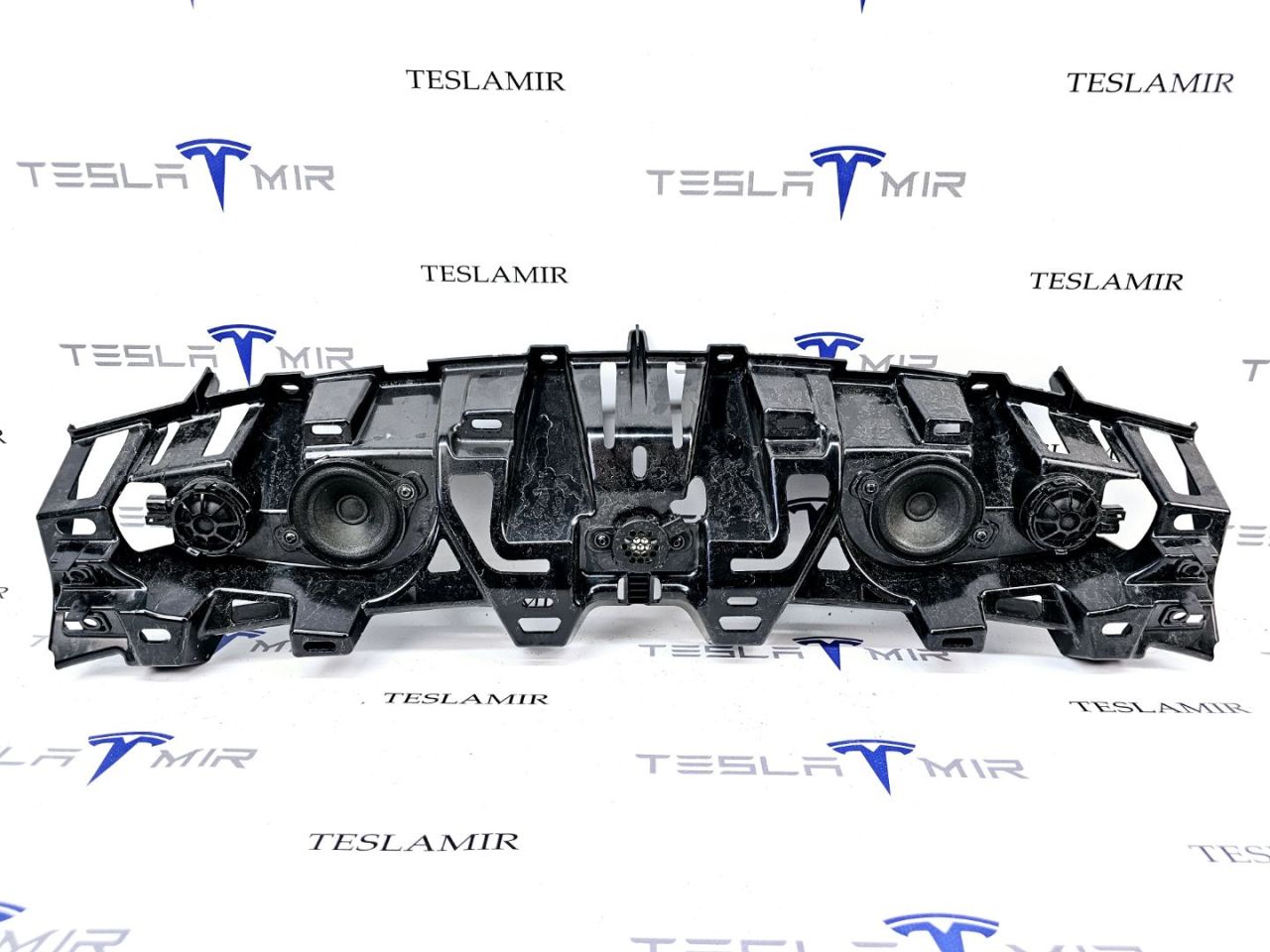 кронштейн (крепление) Tesla Model X 1 поколение 2018, 1050282-00, 1050518-00 - фото №1