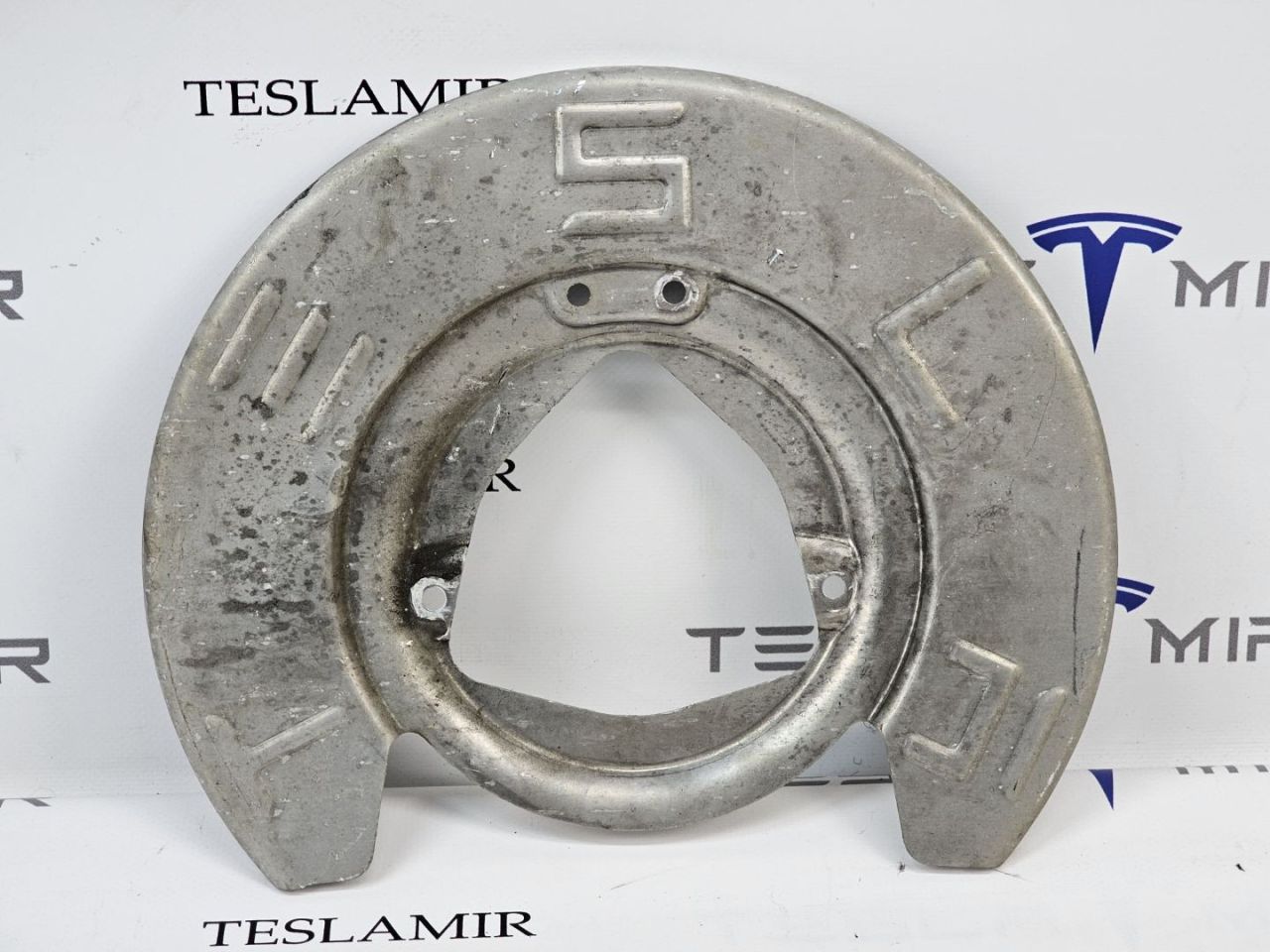 защитный кожух тормозного механизма Tesla Model 3 1 поколение 2022, 1044661-00 - фото №1