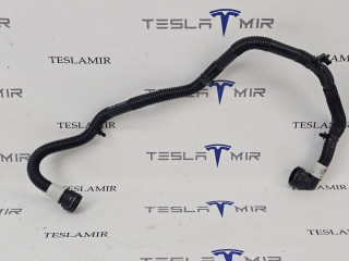 Шланг системы охлаждения заднего мотора Tesla Model S 1 поколение [2-й рестайлинг] 2022, 1077585-00