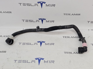 Патрубок системы охлаждения пластиковый передний Tesla Model Y 1 поколение 2022, 1504722-00, 1631596-00