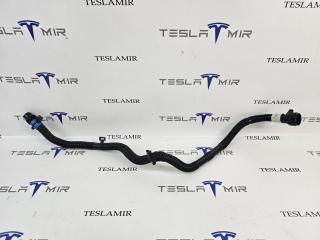 Патрубок системы охлаждения пластиковый передний Tesla Model 3 1 поколение 2023, 1504721-00