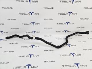 Патрубок системы охлаждения пластиковый передний Tesla Model 3 1 поколение 2023, 1501334-00, 1647666-00