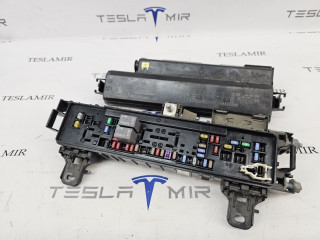 блок предохранителей Tesla Model S 1 поколение [рестайлинг] 2018, 1094405-00