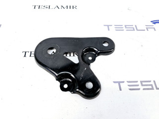 Кронштейн балки Tesla Model 3 1 поколение 2019, 1044576-00