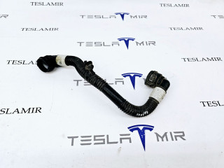 Патрубок системы охлаждения пластиковый Tesla Model 3 1 поколение 2019, 1077599-00