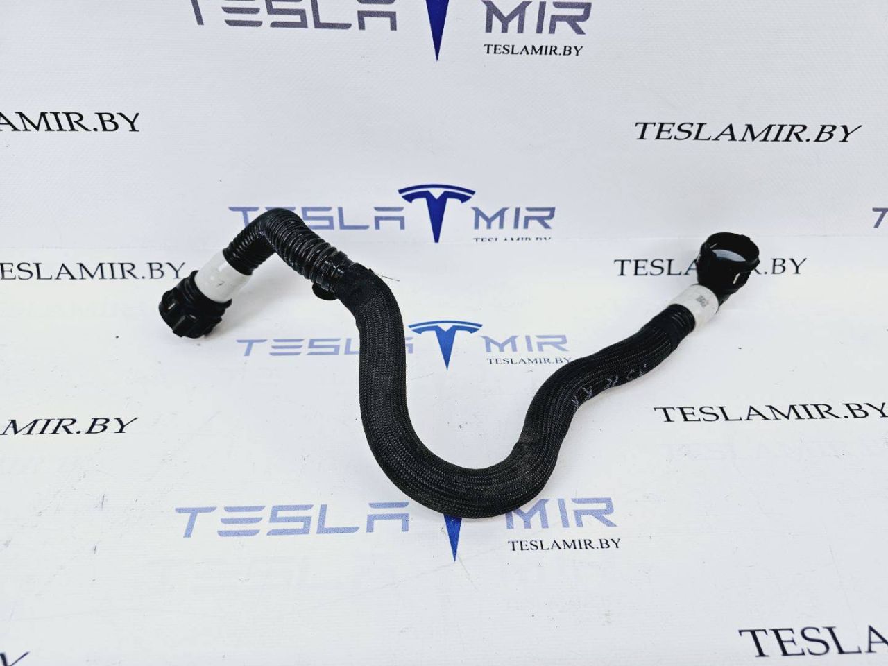 Шланг системы охлаждения заднего мотора Tesla Model 3 1 поколение 2019, 1077594-00 - фото №1