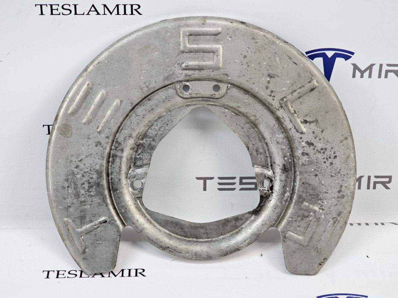 защитный кожух тормозного механизма Tesla Model 3 1 поколение 2022, 1044661-00 - фото №1