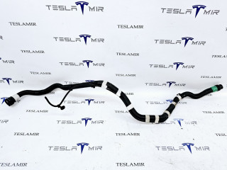 Патрубок системы охлаждения пластиковый передний Tesla Model Y 1 поколение 2022, 1501334-00, 1647666-00