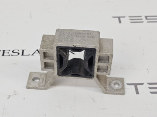 кронштейн радиатора Tesla Model S 1 поколение [2-й рестайлинг] 2022, 1615669-00, 1615699-00