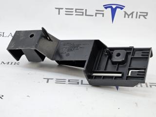 кронштейн передней панели (телевизора) Tesla Model 3 2 поколение 2024, 1711755-00