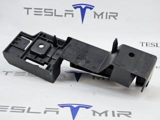кронштейн передней панели (телевизора) Tesla Model 3 2 поколение 2024, 1711756-00
