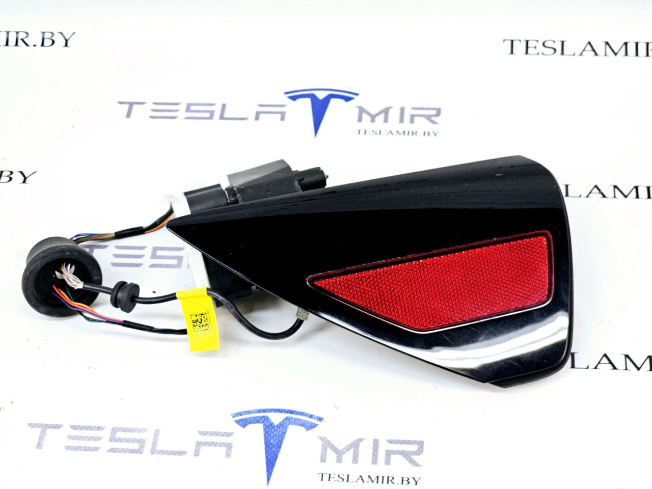 Люк порта зарядки с электроприводом в сборе Tesla Model 3 1 поколение 2023, 1478840-00, 1566302-00, 1476608-00, 1566302-10 - фото №1