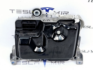 Блок управления BCM (бортовой сети) (Body Control Module) Боди Tesla Model Y 1 поколение 2021, 1497327-00, 1497319-00
