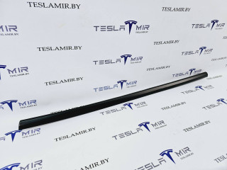 молдинг двери задней правой Tesla Model 3 1 поколение 2022, 1080748-00, 1080748-01