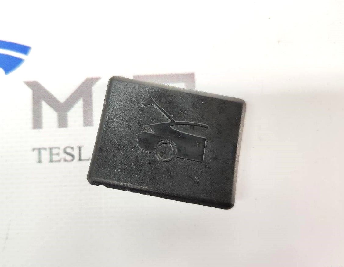 Заглушка карты облицовки крышки багажника Tesla Model X 1 поколение 2018, 1011955-00 - фото №1
