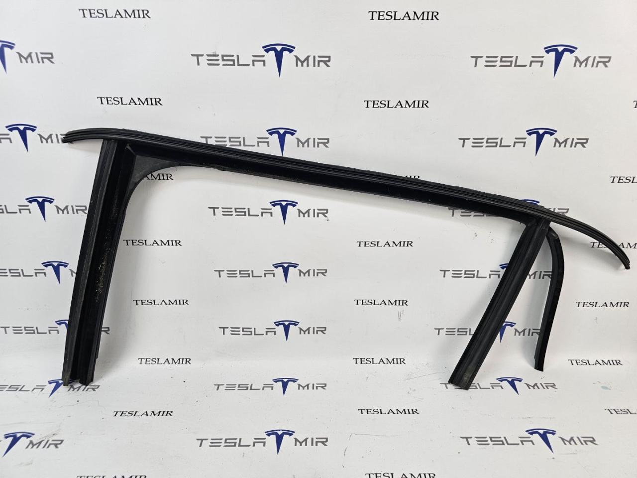 Уплотнитель стекла Tesla Model X 1 поколение 2018, 1032277-00 - фото №1