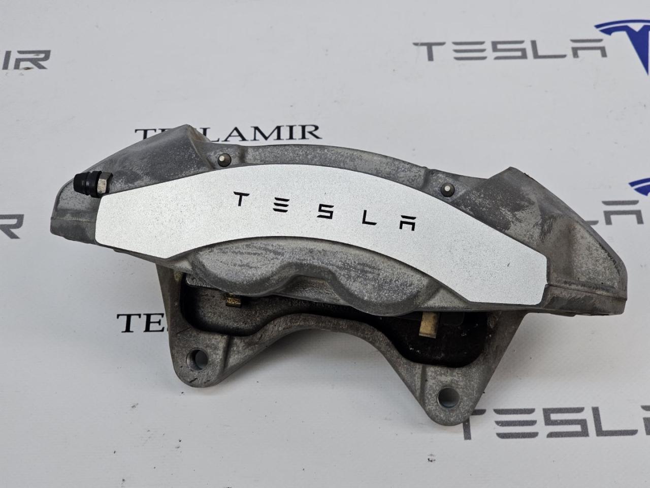 суппорт передний левый Tesla Model 3 1 поколение 2023, 1044621-00 - фото №1