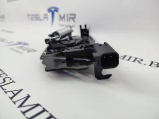 замок капота Tesla Model 3 1 поколение 2020, 1033011-00