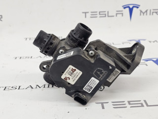 Клапан 3-х ходовой системы охлаждения Tesla Model S 1 поколение [2-й рестайлинг] 2022, 1593942-50, 1593942-00