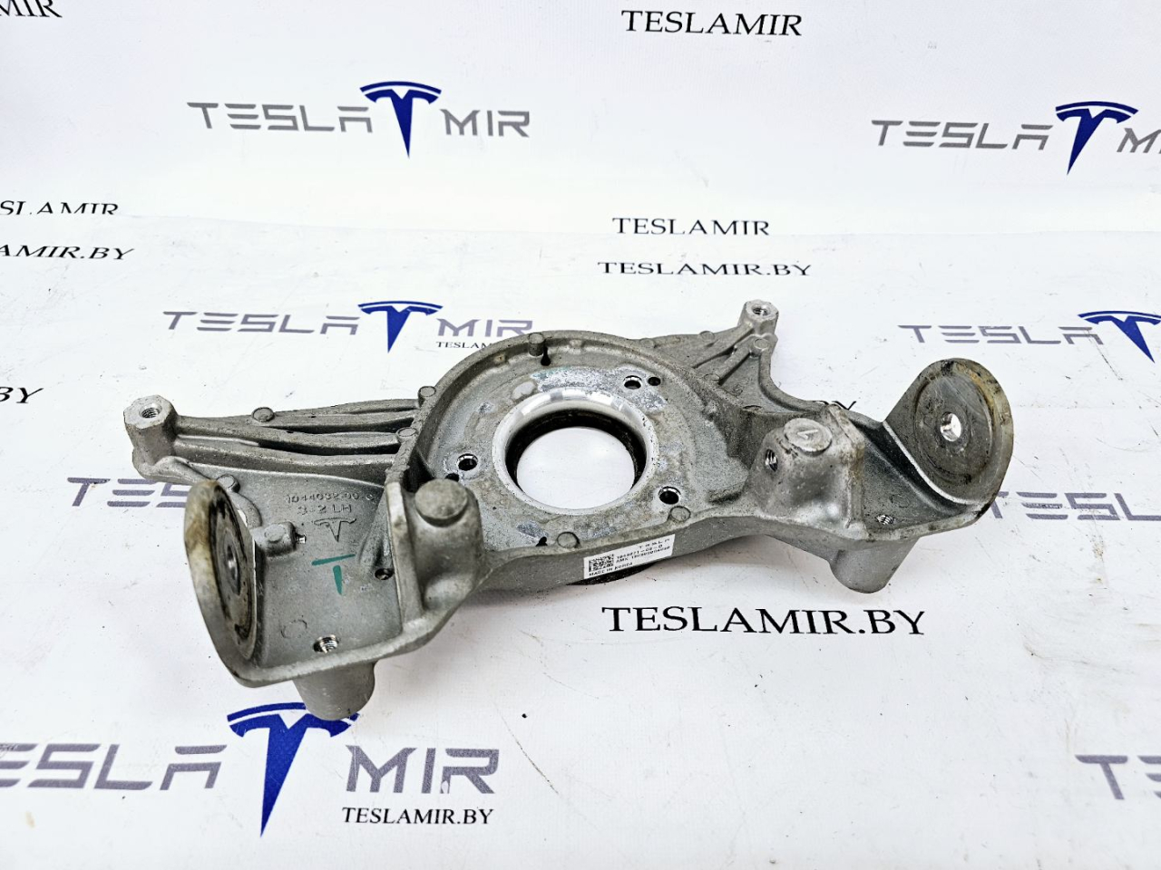 Стакан опорный амортизатора (пружинного) передний левый Tesla Model 3 1 поколение 2019, 1044032-00, 1044371-00 - фото №1